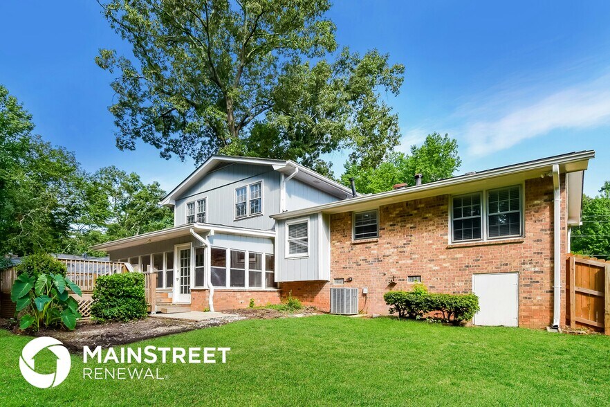 Building Photo - 627 Rockborough Dr