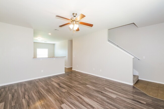 Building Photo - Check out this Wonderful Home!