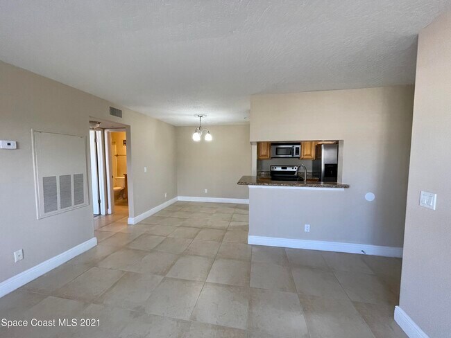 Building Photo - 7667 N Wickham Rd