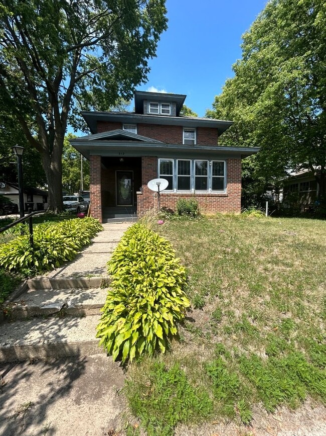 Building Photo - 3 Bedroom 1.5 Bath House