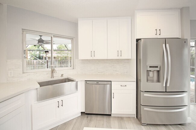 Building Photo - Spacious 4BR Pool Home on Quiet Cul-de-Sac in Wellington