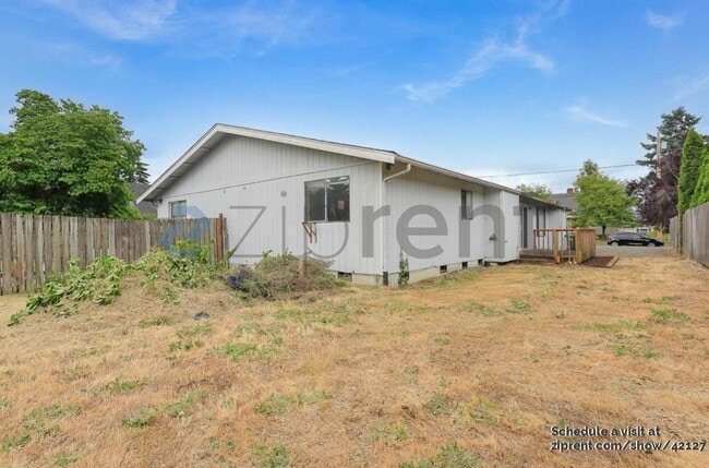 Building Photo - 617-613 3 St NE