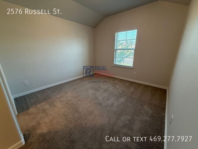 Building Photo - 2576 Russell St