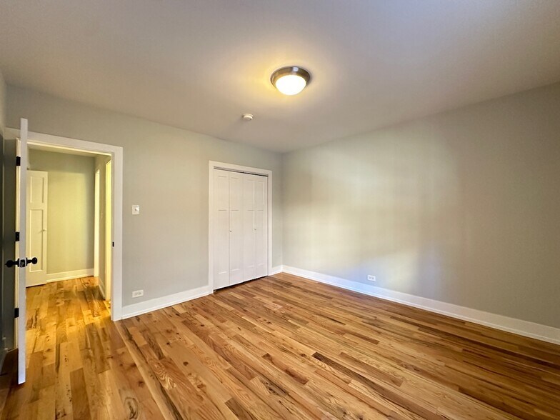 Building Photo - 562 W Arlington Pl