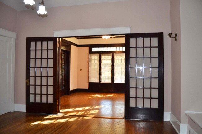 Building Photo - 2217 Belmont Blvd