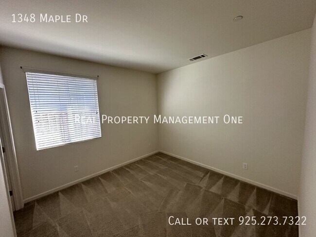 Building Photo - 1348 Maple Dr
