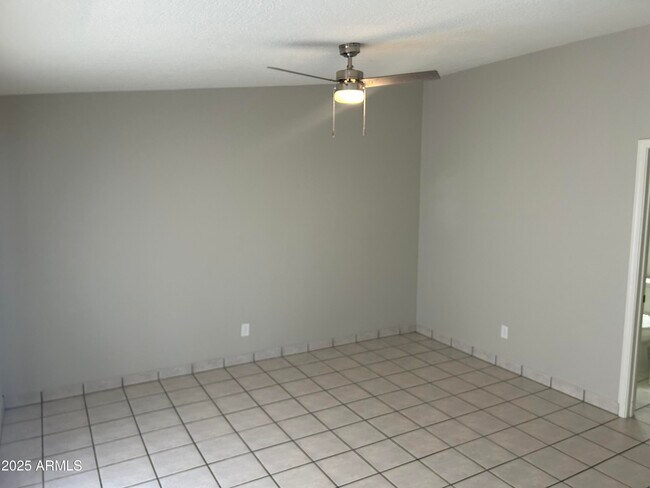 Building Photo - 2033 S Forest Ave