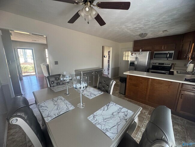 Building Photo - 117 Water Oak Ct