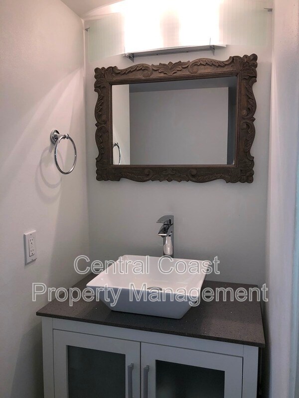 Building Photo - 3850 Rio Rd