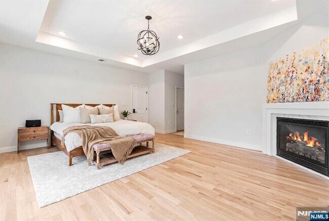 Building Photo - 765 6th Ave