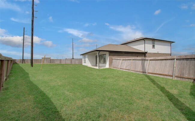 Building Photo - 14506 Rain Tree Dr