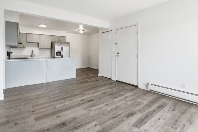 Building Photo - $1,140.95 with $300 off the first month's rent, 1 Bed - 1 Bath, Condo in Denver with Easy Access ...