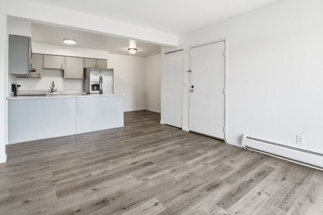Building Photo - $1,140.95 with Half Off The First Month's Rent, 1 Bed - 1 Bath, Condo in Denver with Easy Access ...