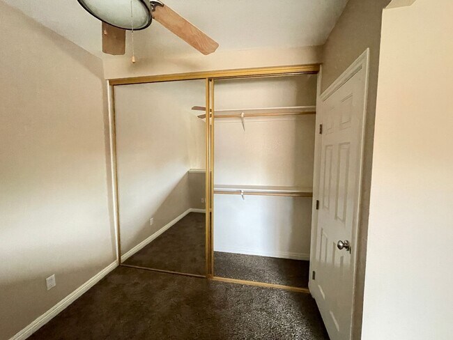 Building Photo - 240 Shadybrook Ln