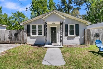 Building Photo - Charming West Ashley Bungalow