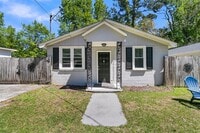 Building Photo - Charming West Ashley Bungalow