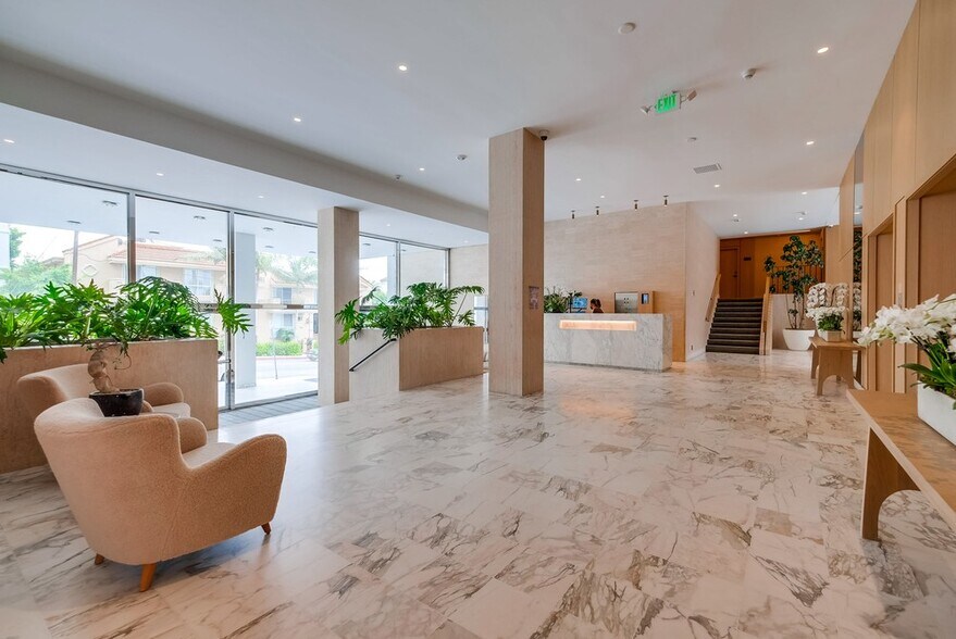 Primary Photo - 999 N Doheny Dr