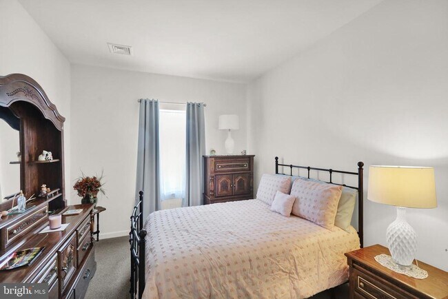 Building Photo - 113 Legacy Blvd