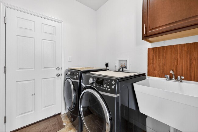 Building Photo - 3501 Charlestowne Crossing Dr