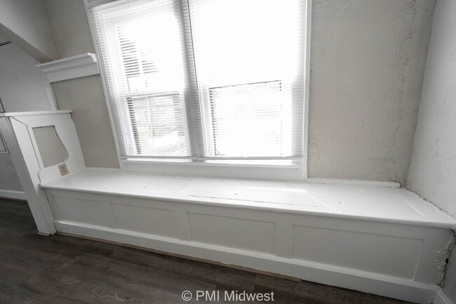 Building Photo - Charming 1-Bedroom Duplex in Indianapolis with Spacious Layout and Convenient Location