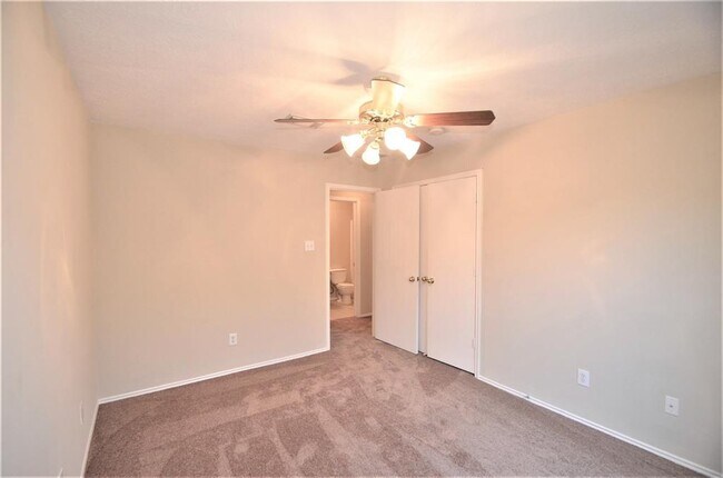 Building Photo - 4915 Winding View Ln