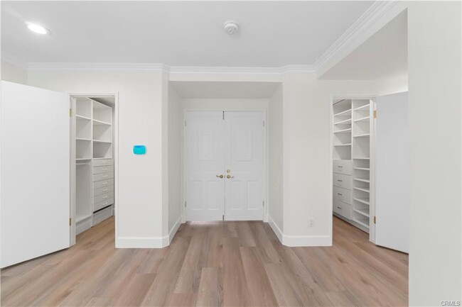 Primary Suite His/Hers walk-in closets - 4575 Totana Dr