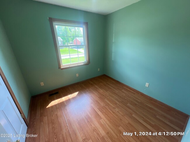 Building Photo - 230 S Circlecrest Dr