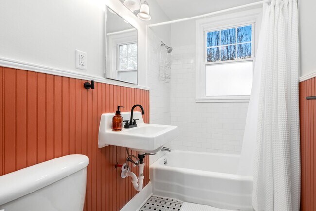 Building Photo - *Application Pending* Charming Cottage in Northgate Park - A Gem in the Heart of Durham!