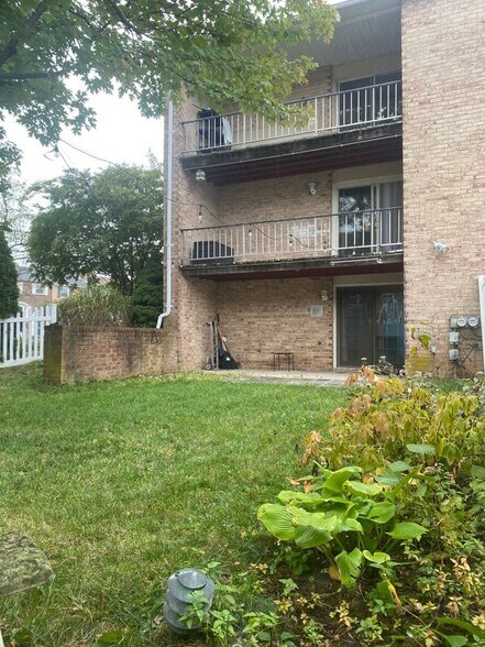 Building Photo - 1424 Boxwood Dr