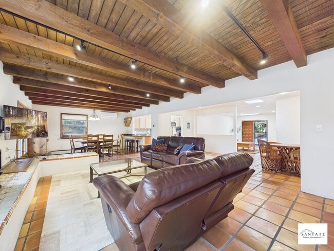 Building Photo - Fully Furnished Home available Now!