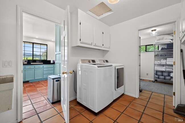 Building Photo - 15644 Arnold Dr