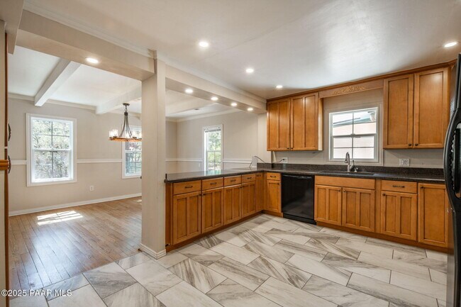 Building Photo - 847 Clubhouse Dr