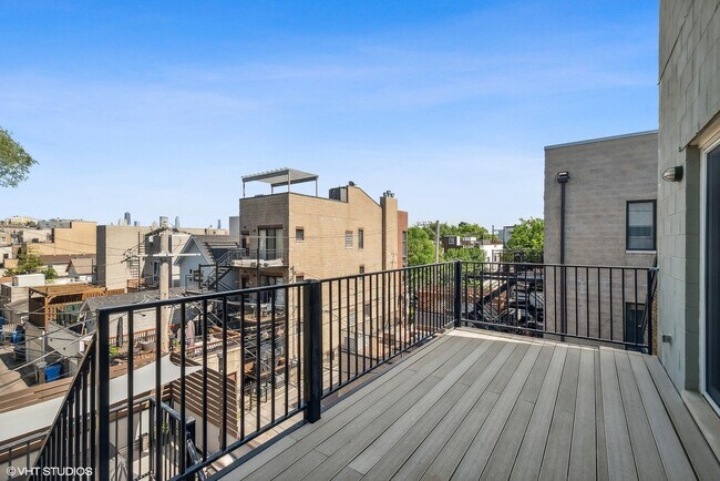 Building Photo - 1547 N Wood St