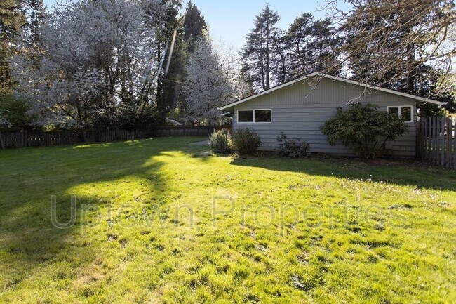 Building Photo - 9370 SW Killarney Ln