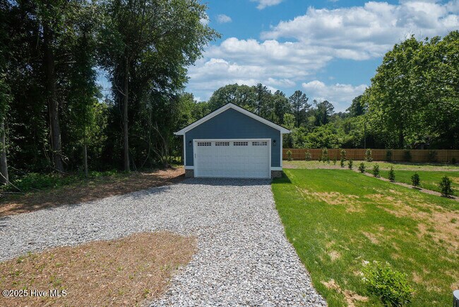 Building Photo - 476 Yadkin Rd