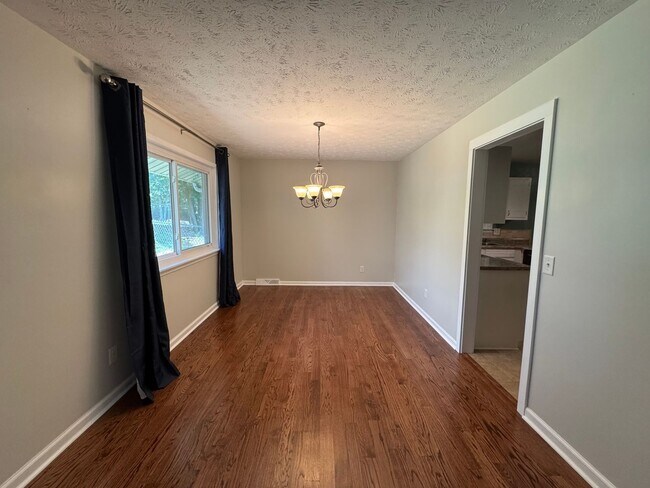 Building Photo - Spacious 3/2.5 House in Twickenham Estates...