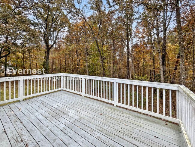 Building Photo - 204 Battle Dr