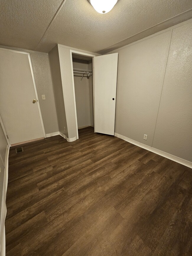 Building Photo - 333 Jasper Dr