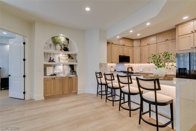 Building Photo - 32 E Serene Ave