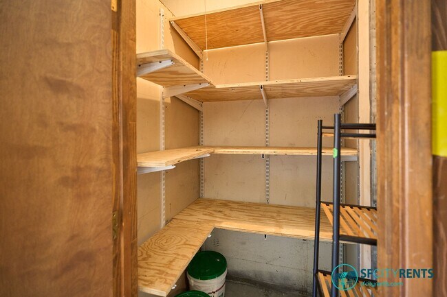 Building Photo - Noe Valley/Dolores Heights: Luxury Condo w/ Expansive Private Deck & 2 Car Parking