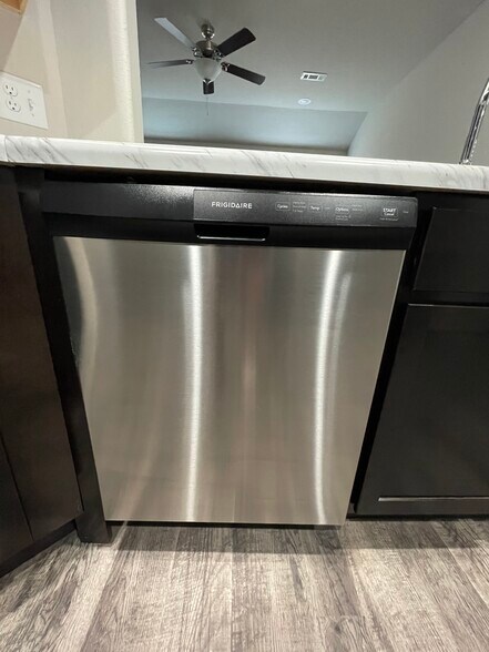 Building Photo - 6900 SW Whitmarsh Rd