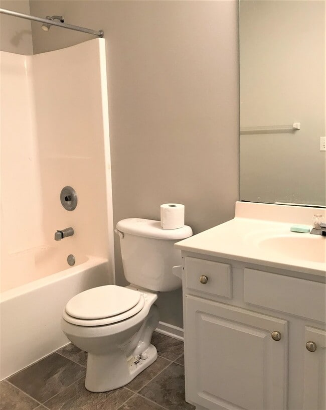 Building Photo - **Coming Soon** 8/1 Move in SW Omaha Charm...
