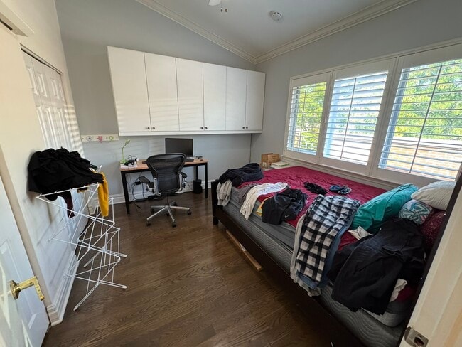 Building Photo - 1413 S Prairie Ave