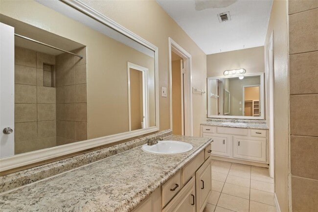 Building Photo - 25710 Pepper Ridge Ln