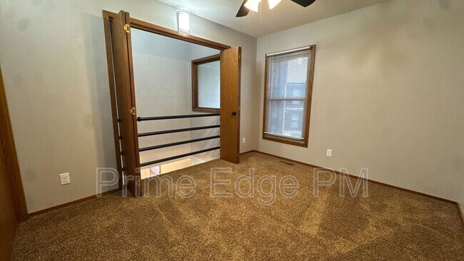 Building Photo - 1821 Ridgehaven Ct