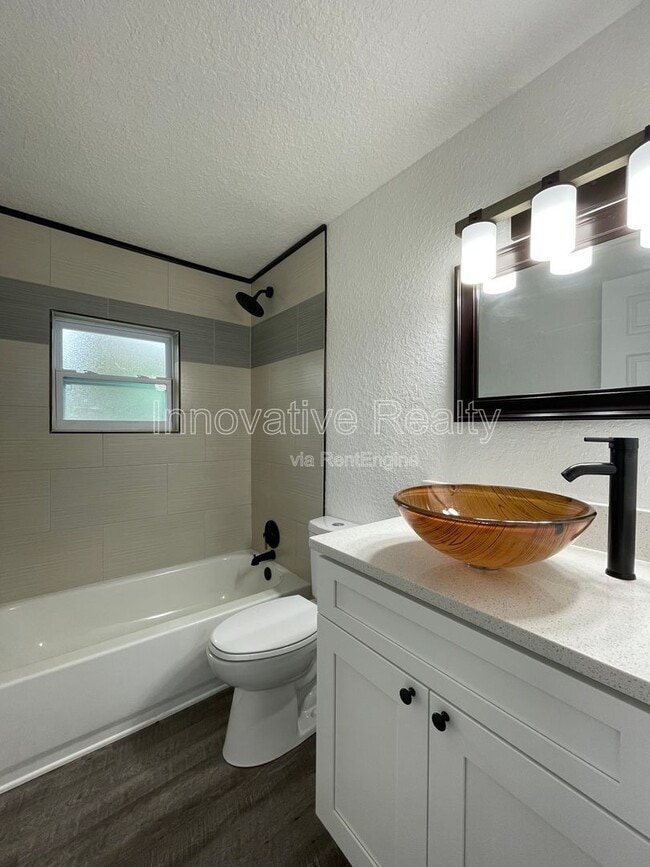 Building Photo - 162 Water St