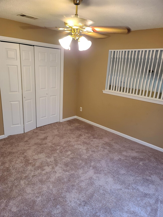 Building Photo - 5791 Plum Valley Dr