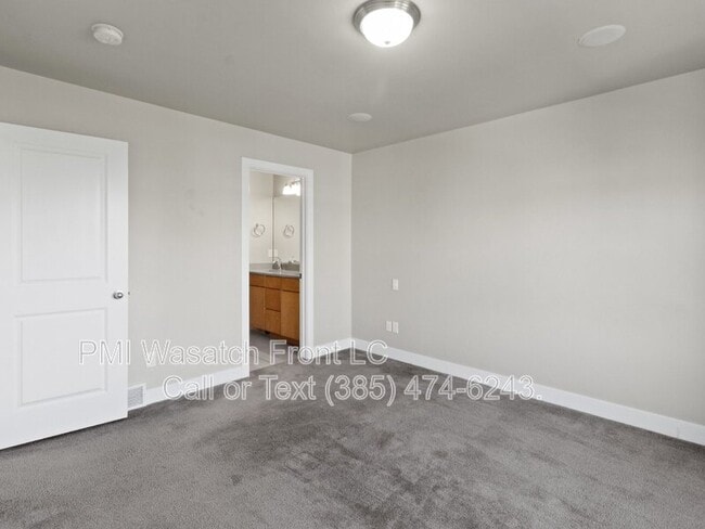 Building Photo - 4721 W Zig Zag Rd