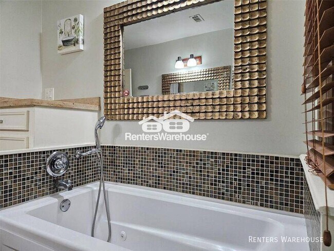 Building Photo - 5203 Chesapeake Way