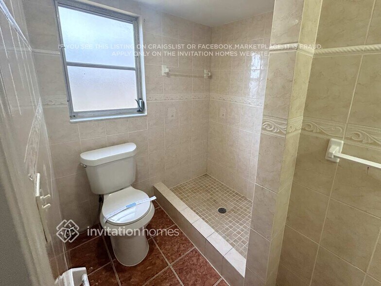 Building Photo - 814 Centerwood Ct